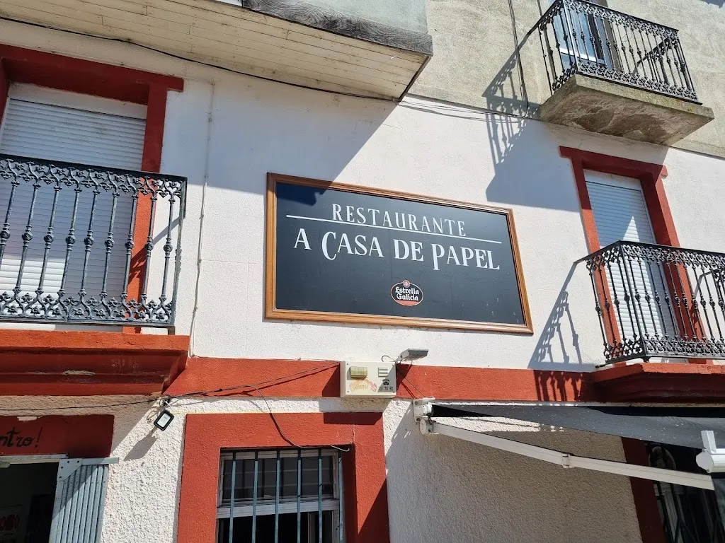 Neil Baker_The paper house_Larouco_review