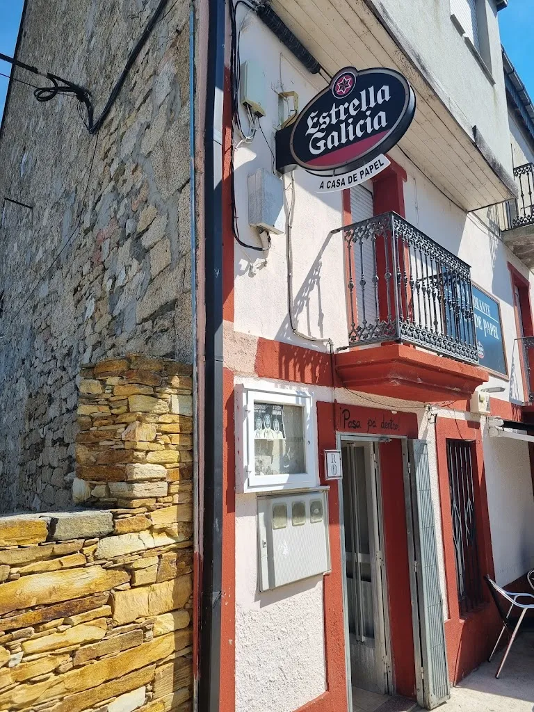 The paper house restaurant in Larouco