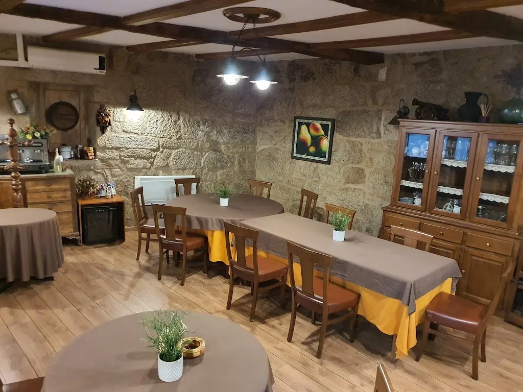 Restaurante O Afiador restaurant in Luintra
