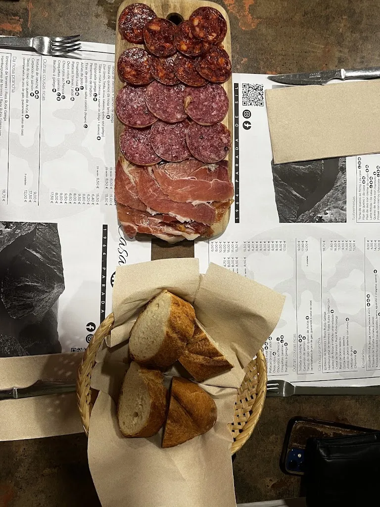 Viktória Jákli_Casa Mercedes_Parada de Sil_review