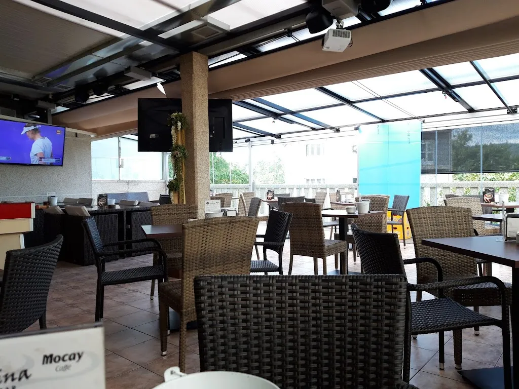 Jose Alvarez_A Solaina Café-Bar_Carballiño O_review