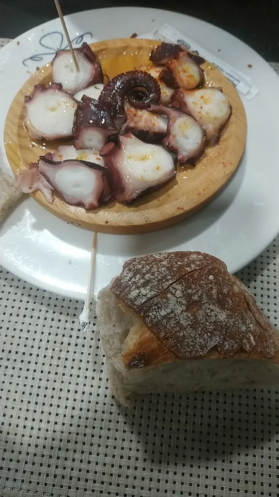 Raul Santiago Vellon_Pilar Fuchela Catering en Ourense_Carballiño O_review