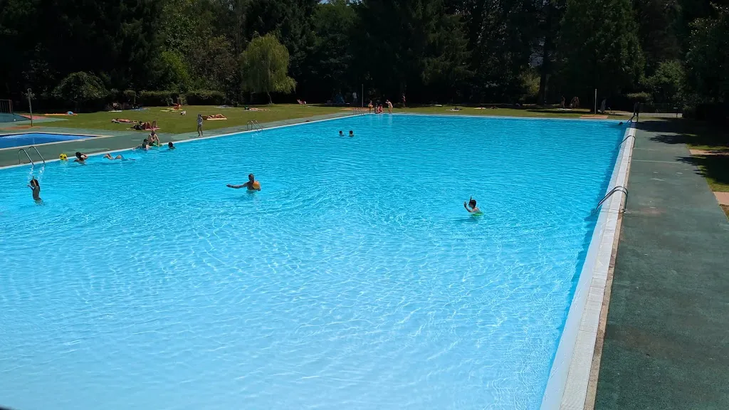 Daniel otero ambroa_Bar Piscina Municipal do Carballiño_Carballiño O_review