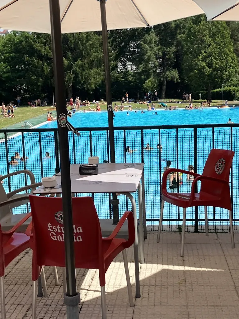 Bar Piscina Municipal do Carballiño restaurant in Carballiño O