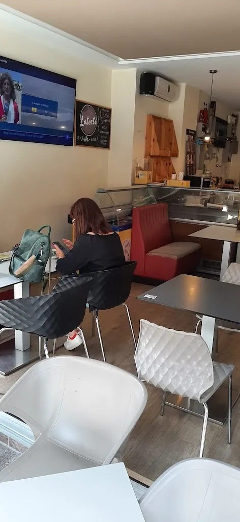 CLAUDIO ALBERTO BERTILOTTI_Pastelaría Brioche_Carballiño O_review