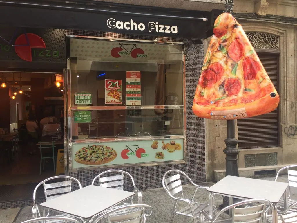 Cacho Pizza restaurant in Carballiño O