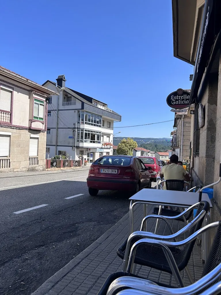 F_Bar Emilia_Ramirás_review