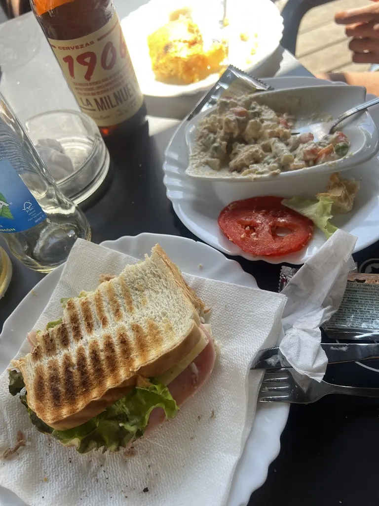 Paula Vazquez_Café Bar Sky_Pobra de Trives A_review