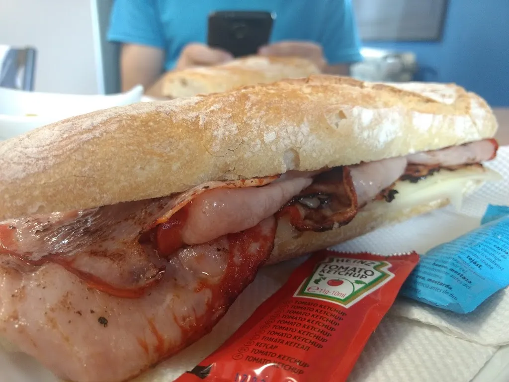 Rachel Barreiro _Café Bar Quintairos_Taboadela_review