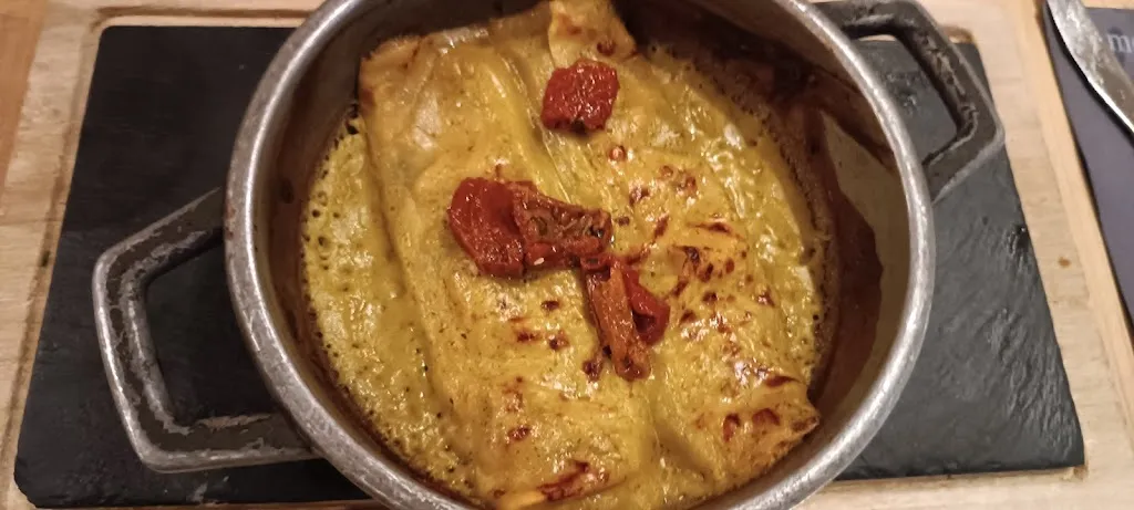 Javier Moral-Sanz_Saona Teixeira_Teixeira A_review