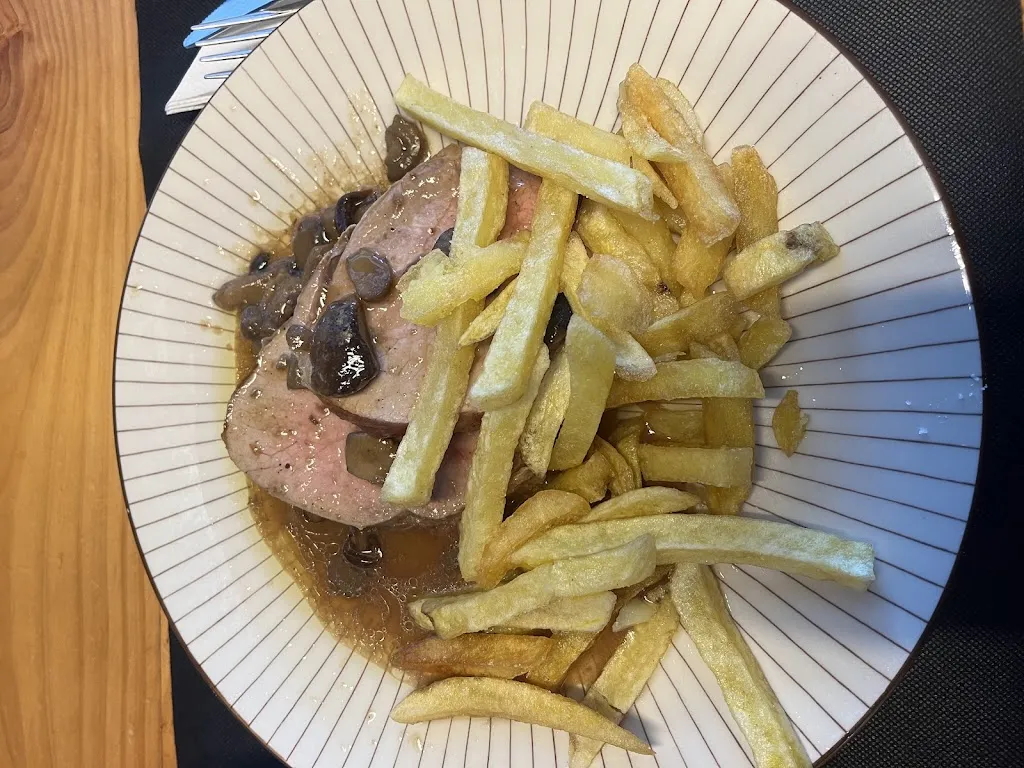 Ana Marcos_Café-Bar Restaurante San Cibrao_San Cibrao das Viñas_review