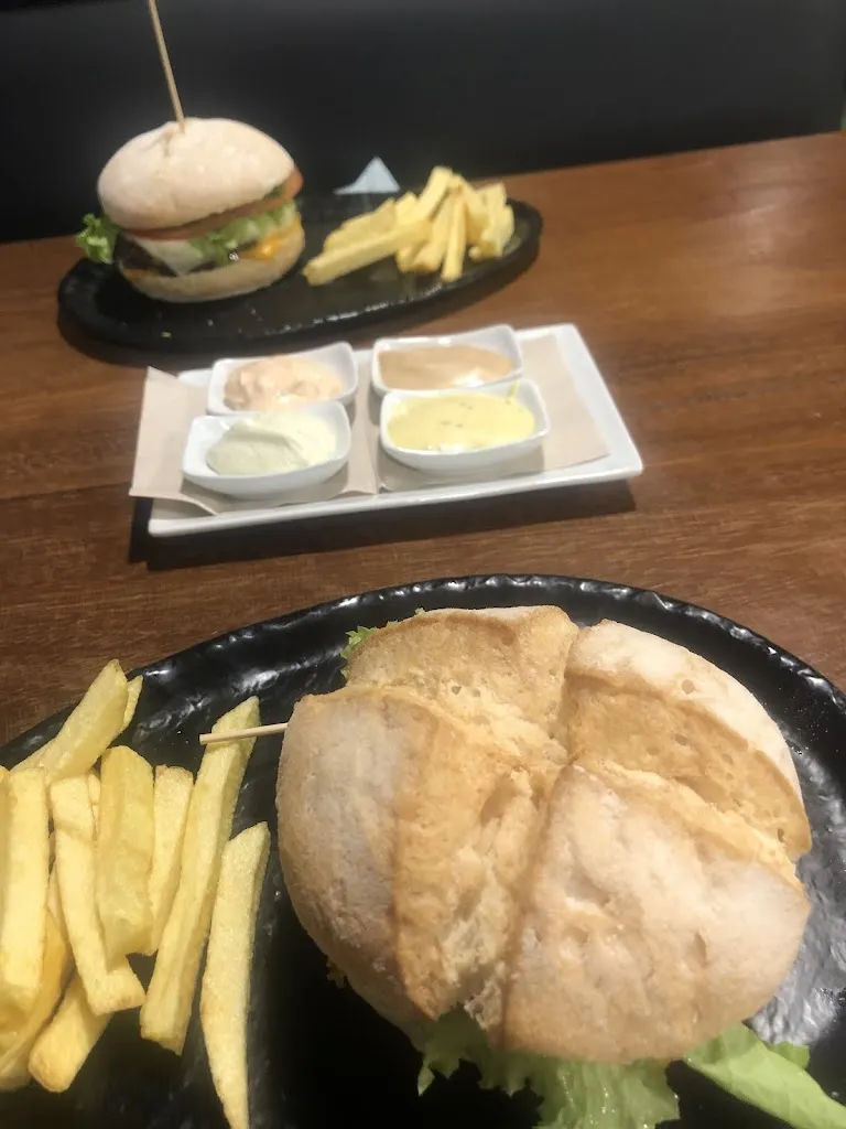 Shaheen Bandukwalla_Hangar 218 Pontevedra_Pontedeva_review