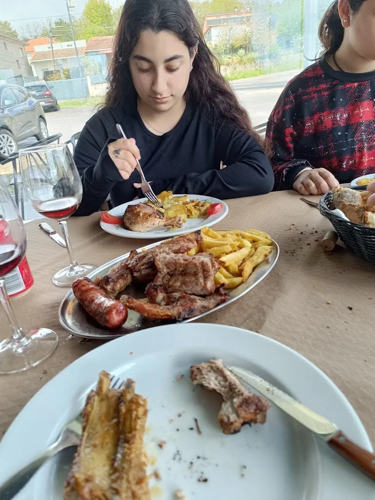 otrebla zelaznog_Zona Franca_Vilar de Santos_review