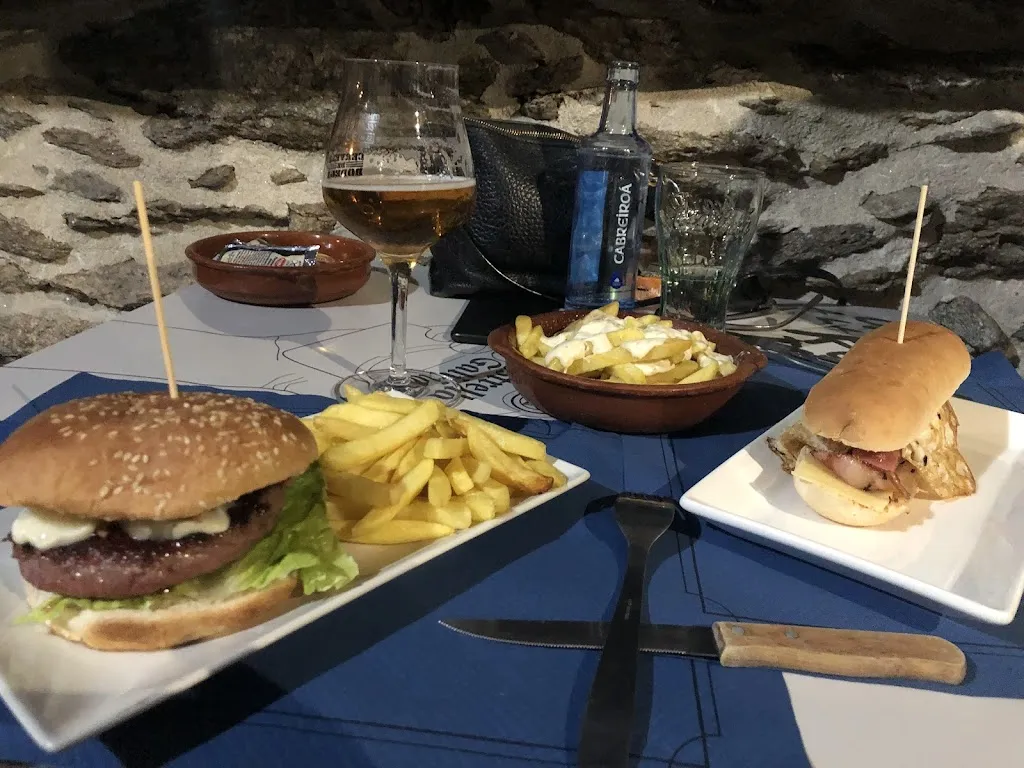 Borja Buela Fernandez_O CALLEJÓN_Viana do Bolo_review