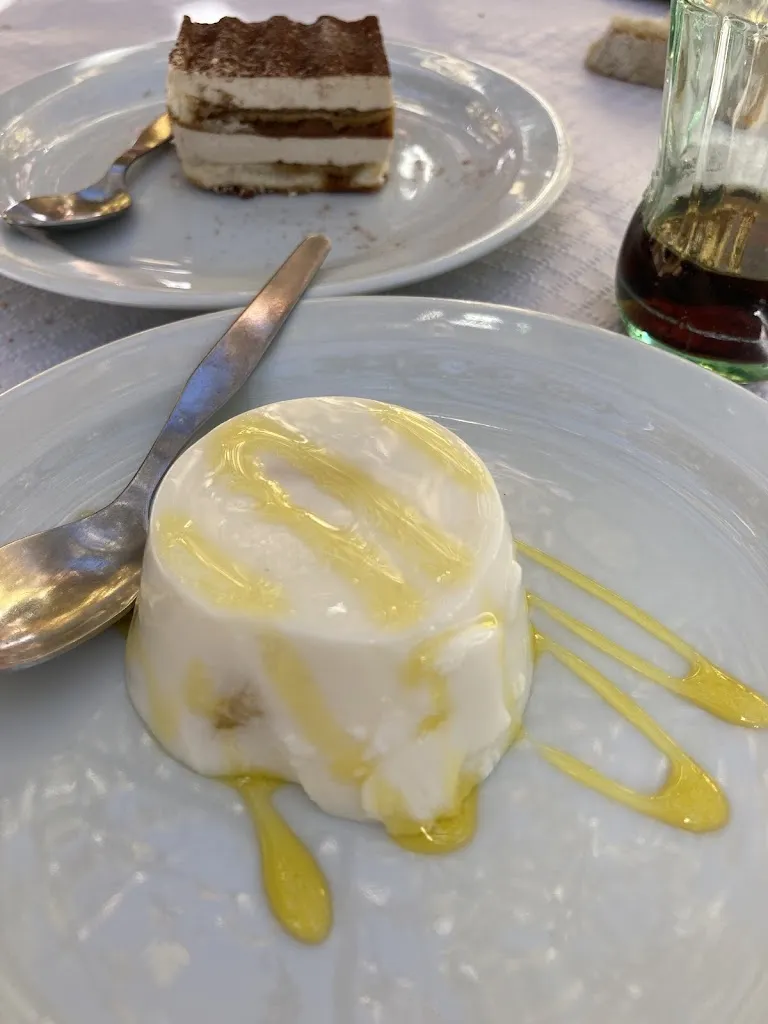 Mihaela Cotaga_Mesón Castaño_Vilardevós_review