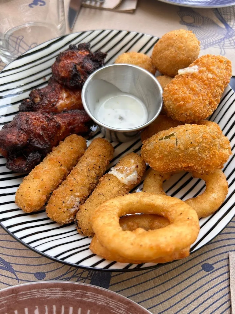 Cris Arias Vega_Villa Chicana_Vilamartín de Valdeorras_review