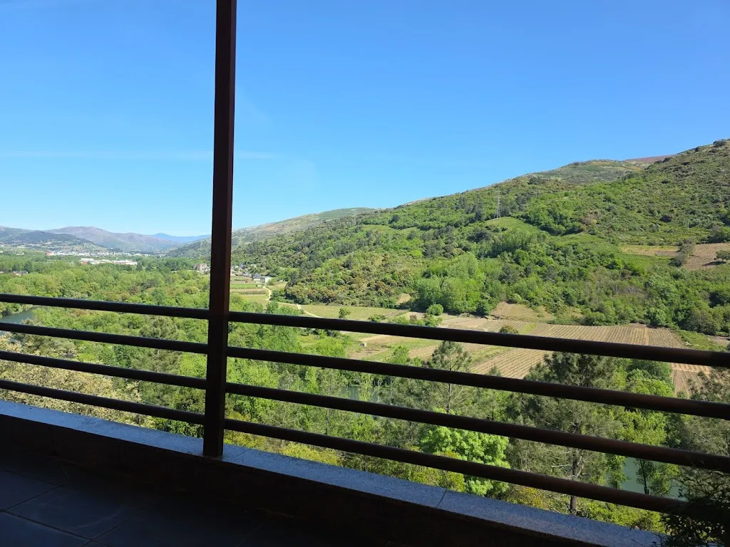 Virginia Sanz Navarro_Paladium_Vilamartín de Valdeorras_review