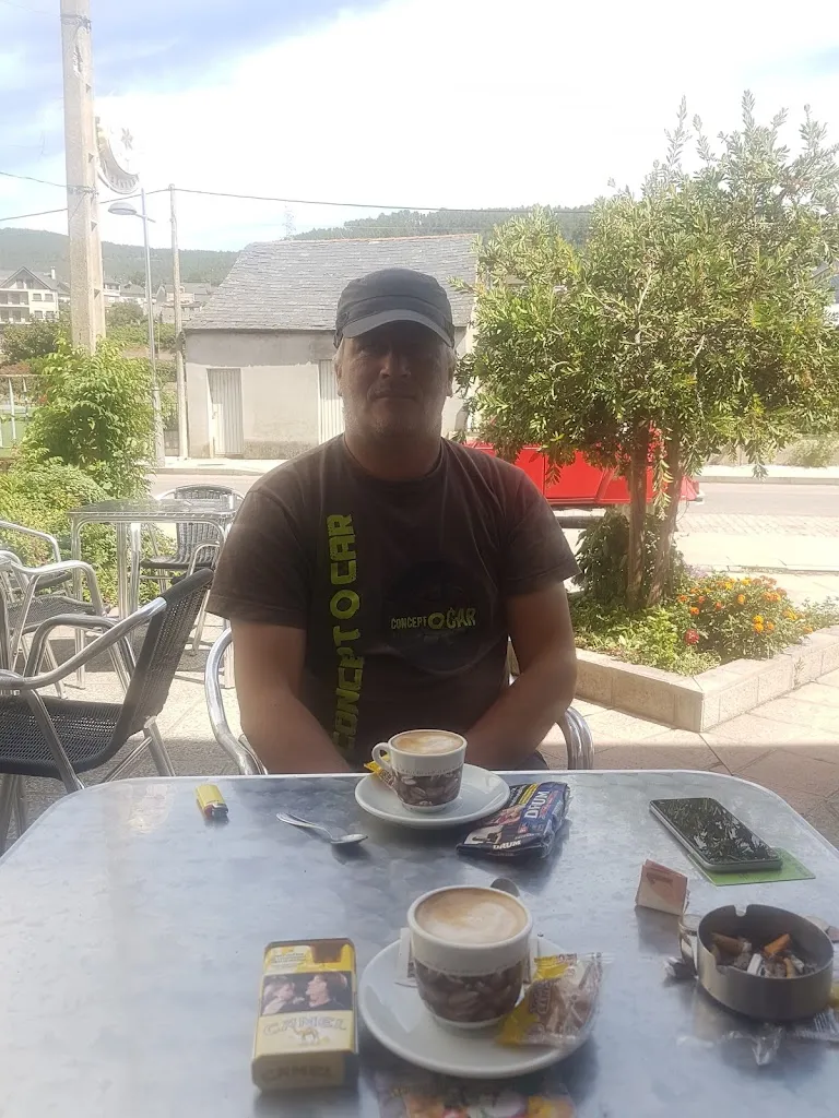 L Dercksen_Café Bar Santos_Vilamartín de Valdeorras_review