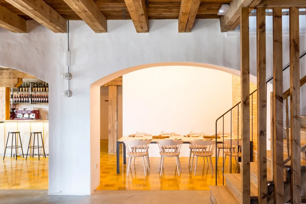 Restaurante "Entre Máquinas" by La Fábrica del Canal ristorante a Abarca de Campos