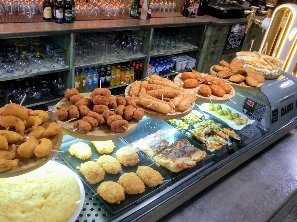 Terrace of Wine and Roses_Alar del Rey_slider_image_3