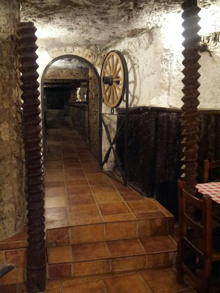 Bodega Los Arcos (Bodegas de Autilla) restaurant in Autilla del Pino