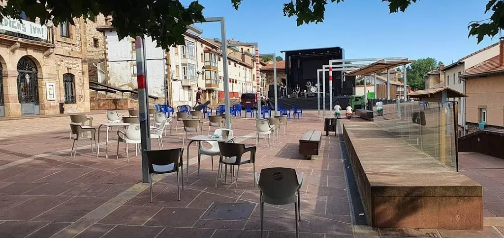 Bar Restaurante "La Puerta" restaurant in Barruelo de Santullán