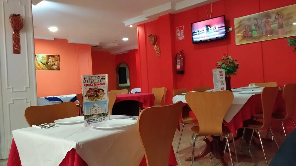 Ian Thompson_Indian Restaurant Agra-Ka Taj Mahal_San Vicente del Raspeig/Sant Vicent del Raspeig_review