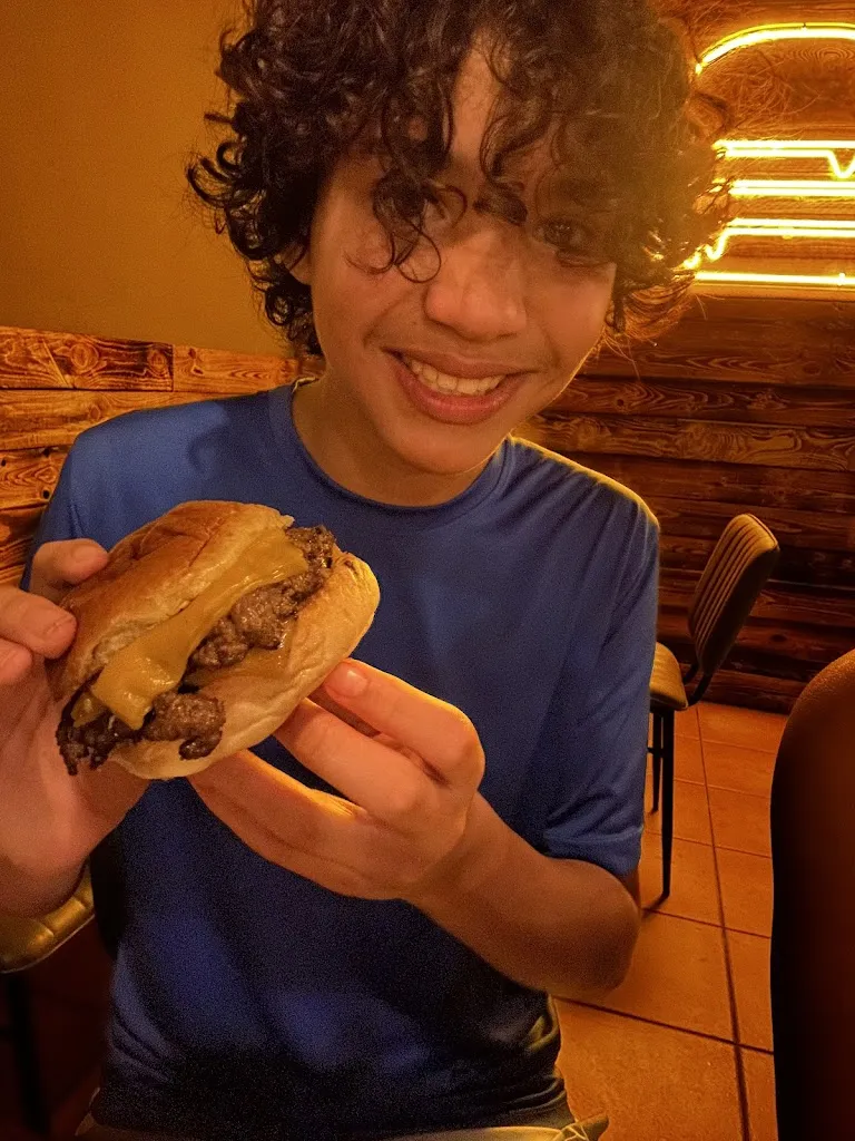 Antonietta Mavo_Aires Burger Bar | San Vicente Del Raspeig_San Vicente del Raspeig/Sant Vicent del Raspeig_review