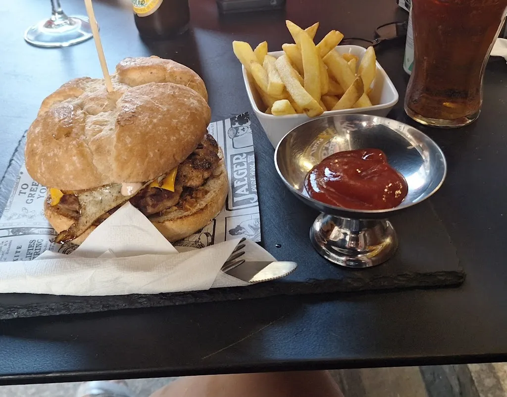 Ainhoa Cabeza Martín_DF Burger_Xinzo de Limia_recensione