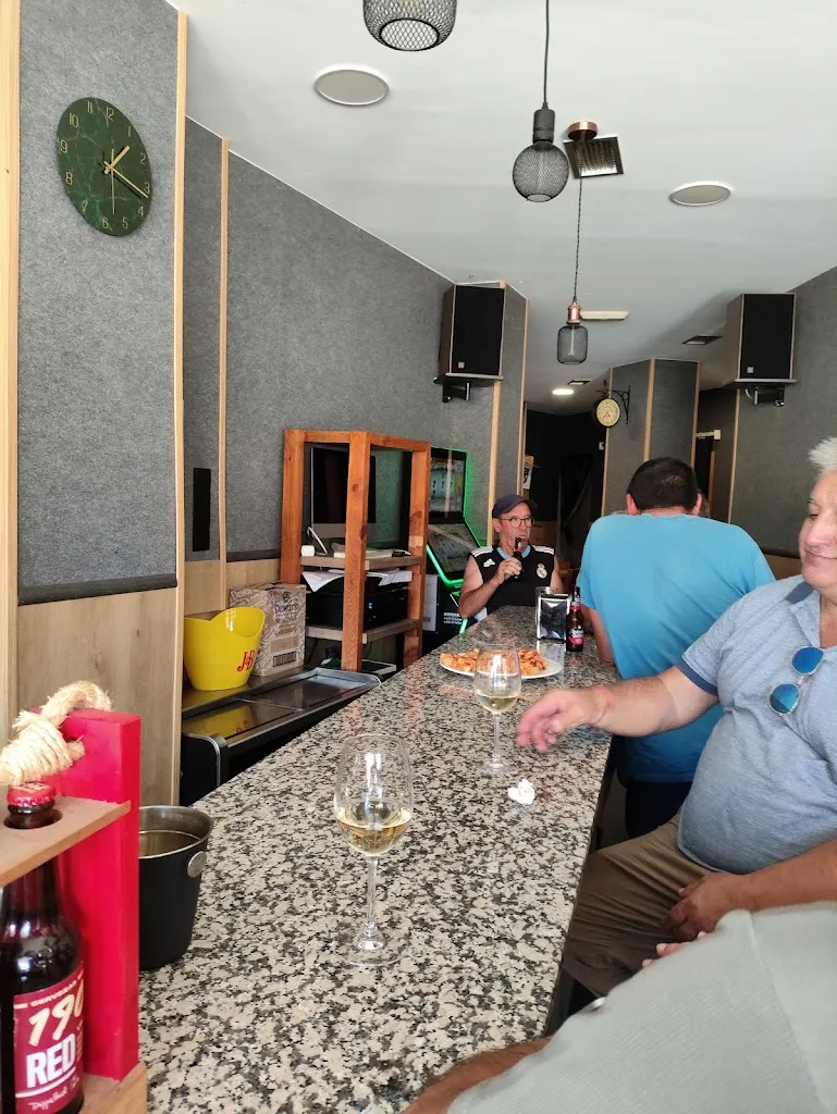 Radio Taverna Paco_Buenavista de Valdavia_slider_image_2