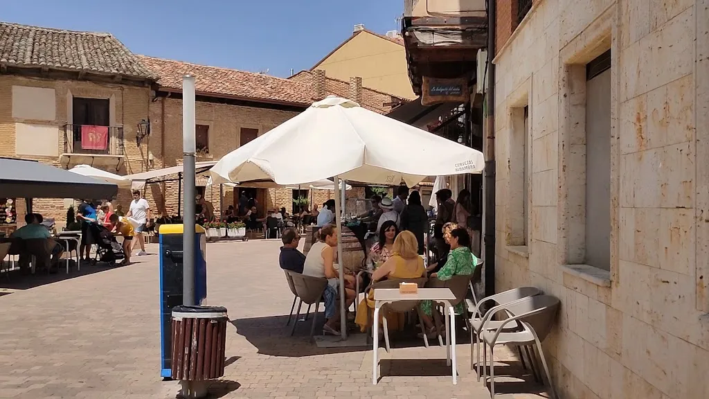 Restaurante la Casa Torcida_Bustillo de la Vega_slider_image_2