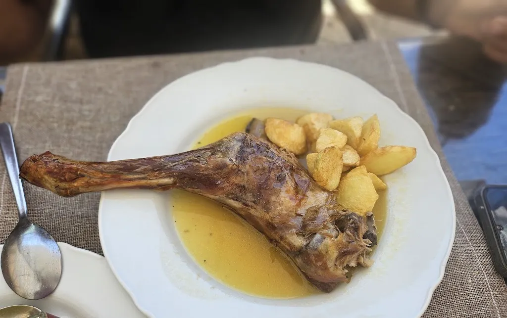 Restaurante la Casa Torcida_Bustillo de la Vega_slider_image_3