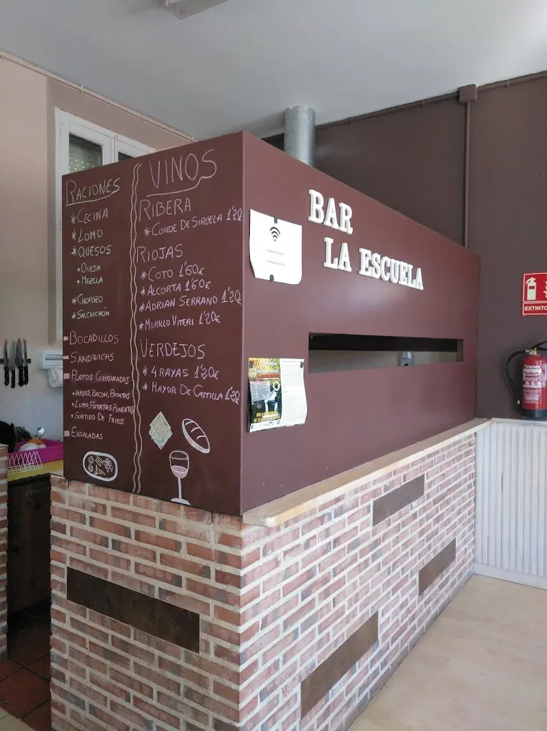 Menu_Bar La Escuela_Castrejón de la Peña_image_1