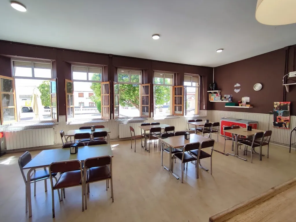 Bar La Escuela restaurant in Castrejón de la Peña