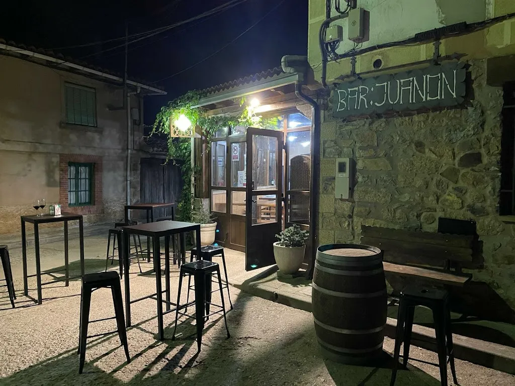 Bar Juanón restaurant in Castrejón de la Peña