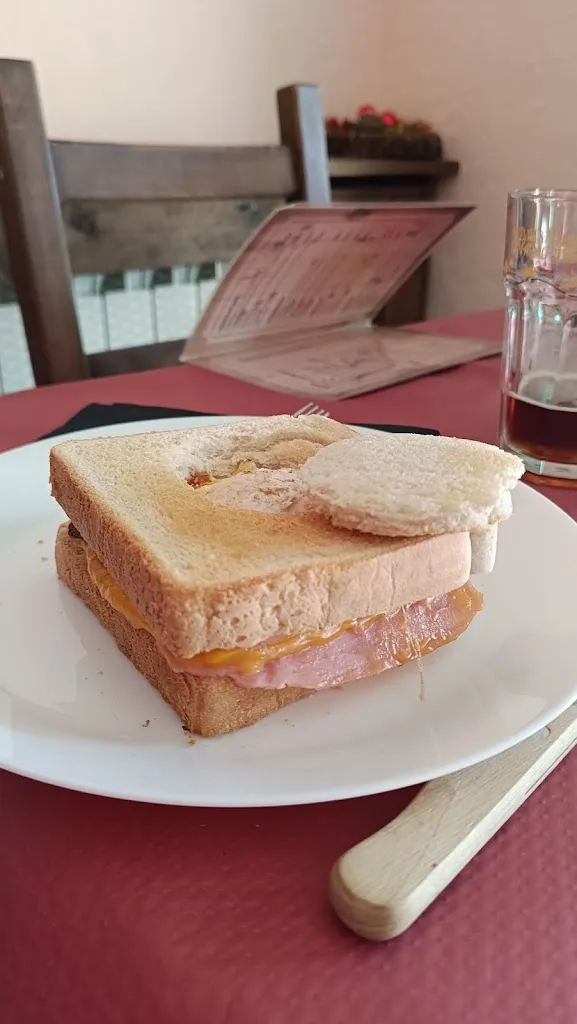 Besebe Senis_Bar El Duerno_Castrejón de la Peña_review