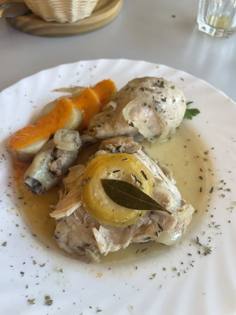 Danielle Matlock_CANARIOS, BAR_Cervatos de la Cueza_review