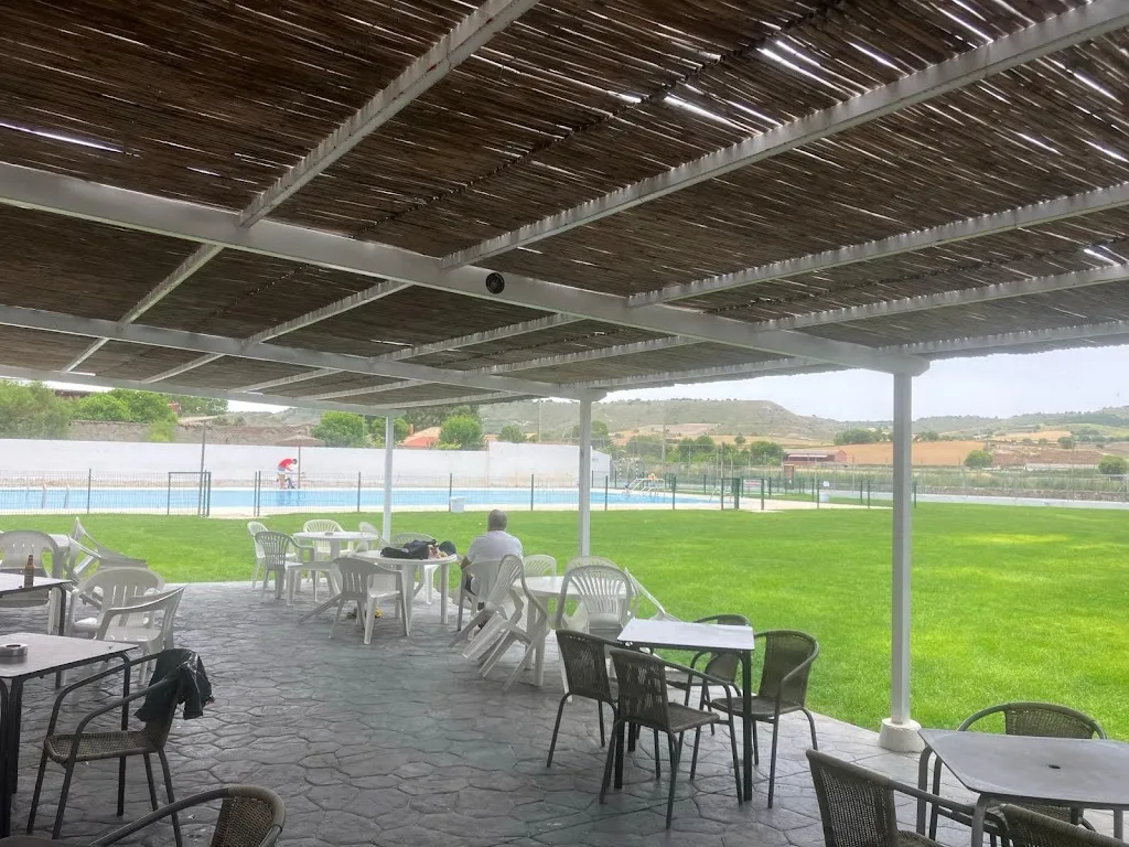 Bar de la piscina_Cevico de la Torre_slider_image_1