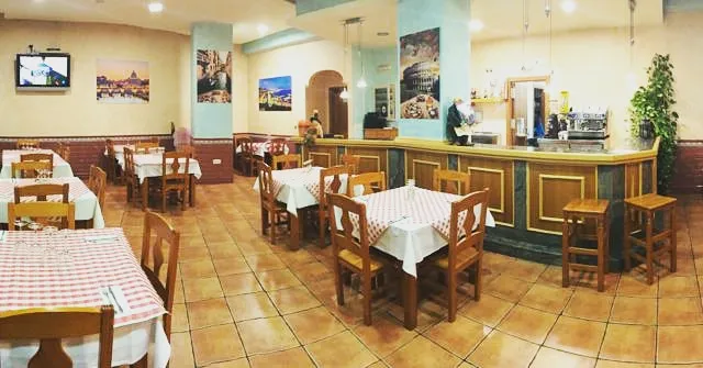 Pizzería Napoli restaurant in Verín