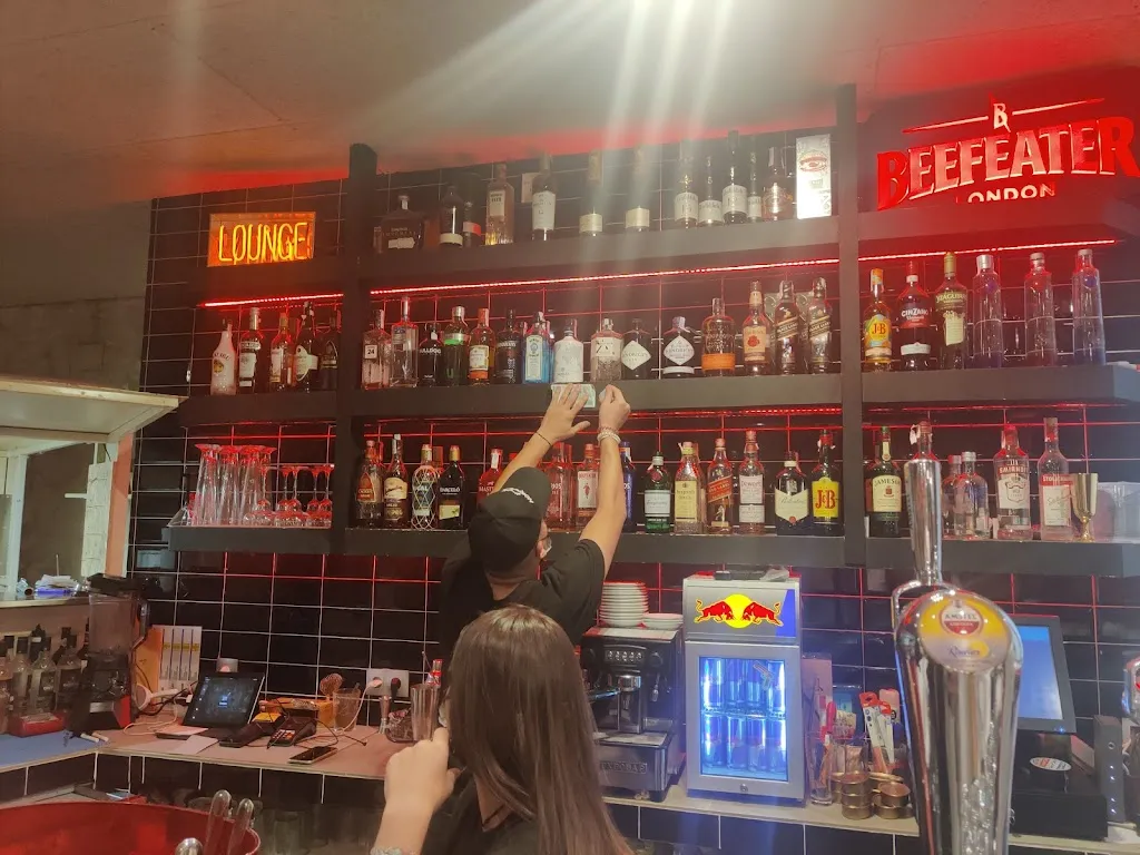 Vojta Ciml_CLANDESTINE URBAN BAR_San Vicente del Raspeig/Sant Vicent del Raspeig_review