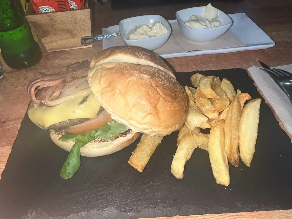 Giselle Coronel_El Rincón de Pacífico_Dueñas_review