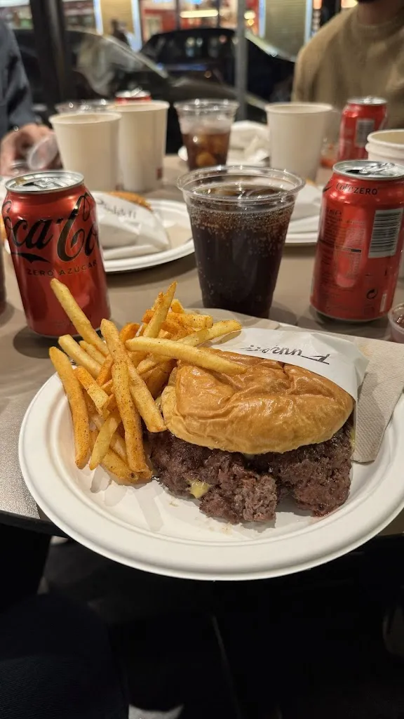 Menu_Pink's!!_Cisneros_image_7