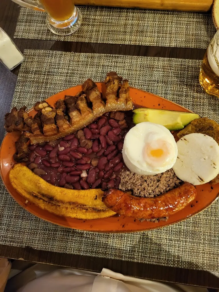 Menu_La Rochela_Cisneros_image_5