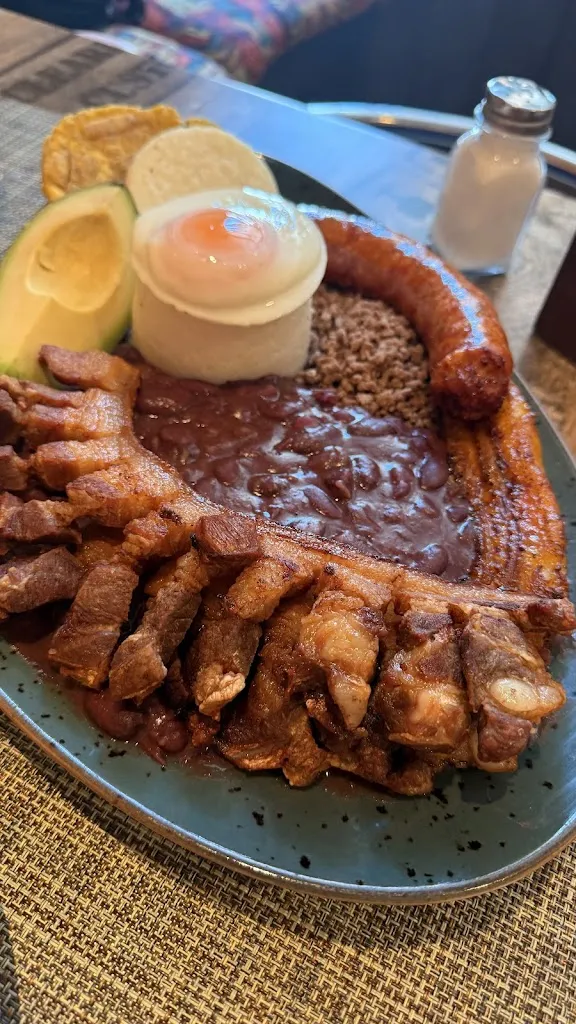 Cho Wei_La Rochela_Cisneros_review