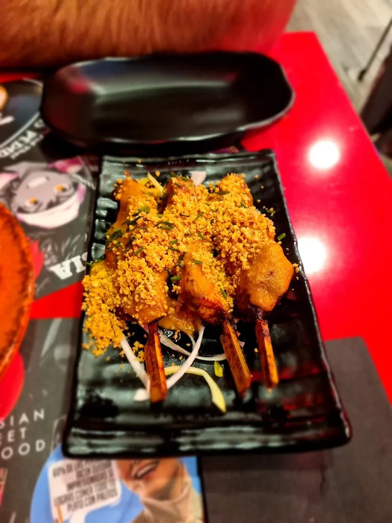 Elli_Tuk Tuk Asian Street Food Bilbao_Cisneros_review
