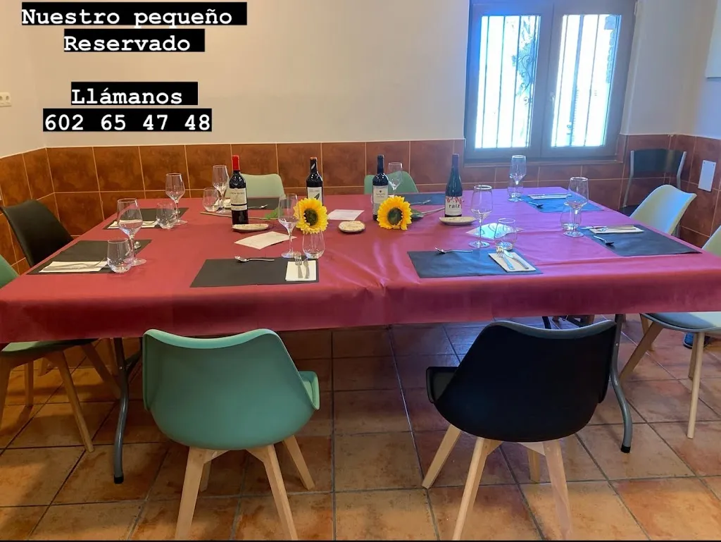 Restaurante Antiguas Escuelas restaurant in Herrera de Valdecañas