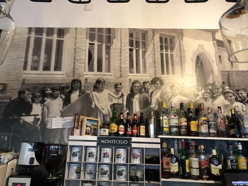 Antonio Espinoza Quispe_Bar la Vieja Escuela Husillos_Husillos_review