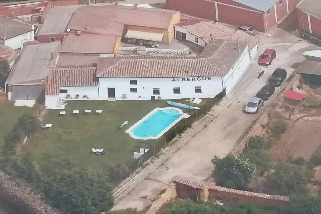 Albergue El Palomar restaurant in Ledigos