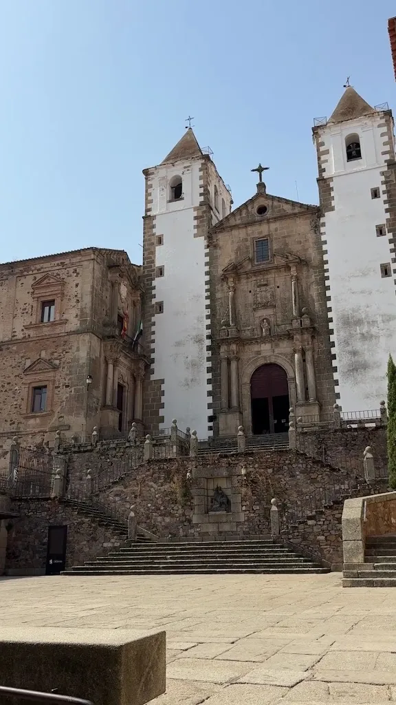 Nazira Bataille_Exe Ágora Cáceres_Itero de la Vega_review