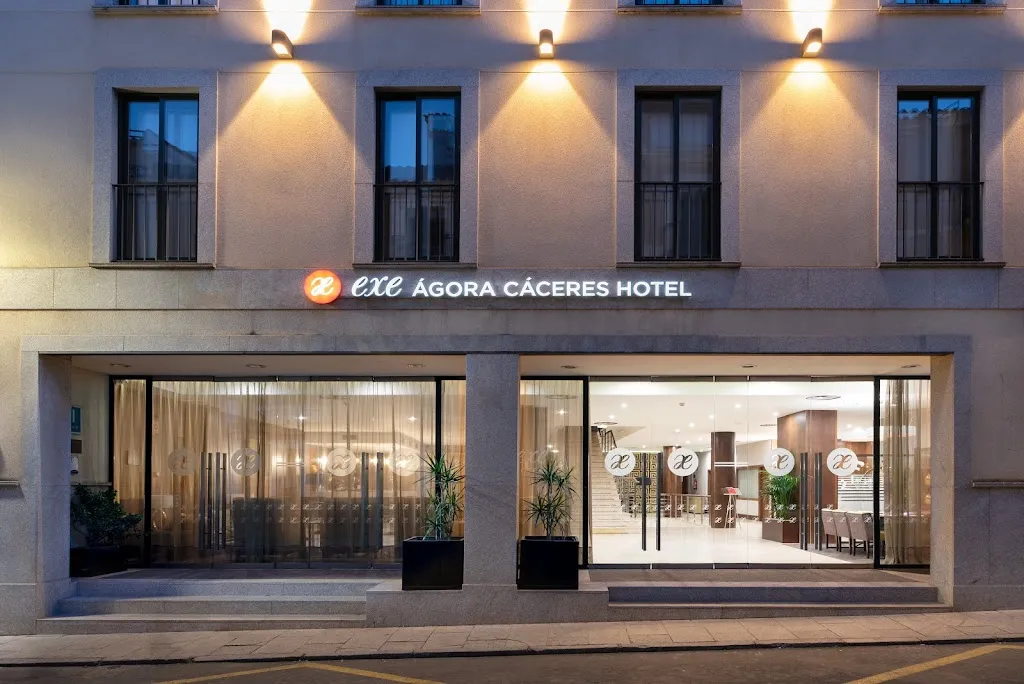 Exe Ágora Cáceres restaurant in Itero de la Vega
